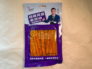 Гренки черные со вкусом красной икры: Мучные полоски ФИОЛЕТОВЫЕ со вкусом острых куриных крылышек 76 гр