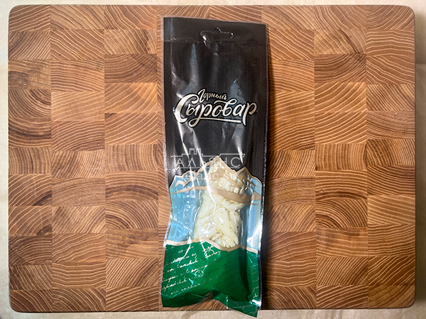 Сыр 100 гр ГОРНЫЙ СЫРОВАР (Косичка с укропом и чесноком) в Павловском Посаде